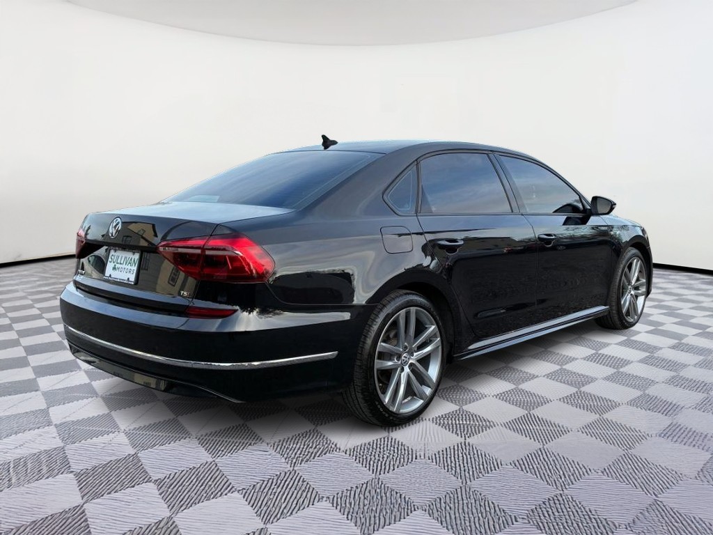 Volkswagen Passat Vehicle Full-screen Gallery Image 03