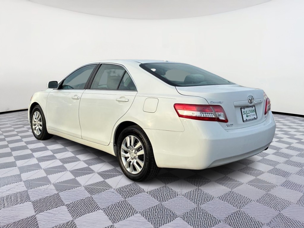 Toyota Camry Vehicle Full-screen Gallery Image 02