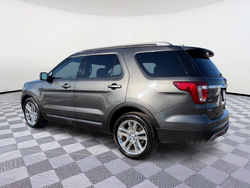 Ford Explorer Vehicle Full-screen Gallery Image 02