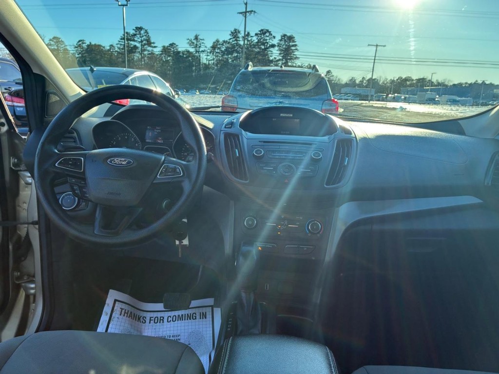 Ford Escape Vehicle Full-screen Gallery Image 07