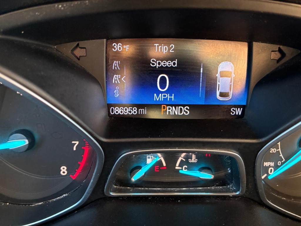 Ford Escape Vehicle Full-screen Gallery Image 10