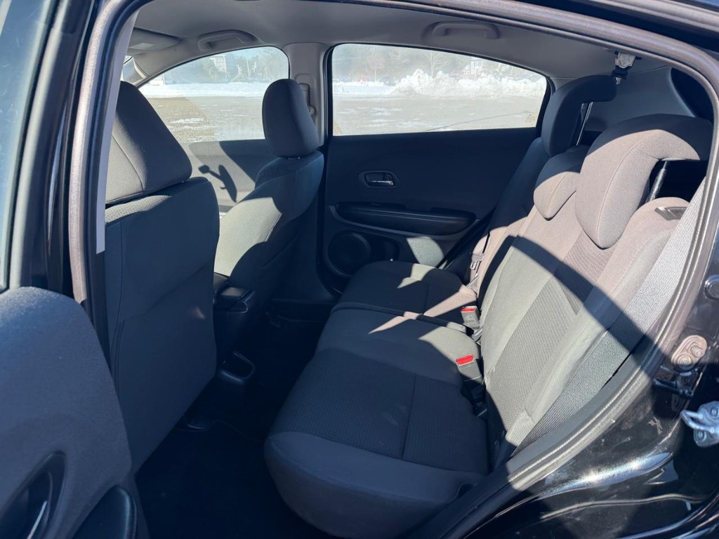 Honda HR-V Vehicle Full-screen Gallery Image 06