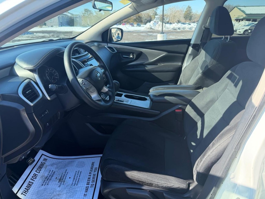 Nissan Murano Vehicle Full-screen Gallery Image 05