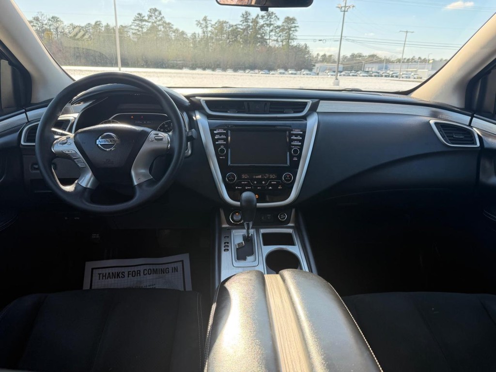 Nissan Murano Vehicle Full-screen Gallery Image 07