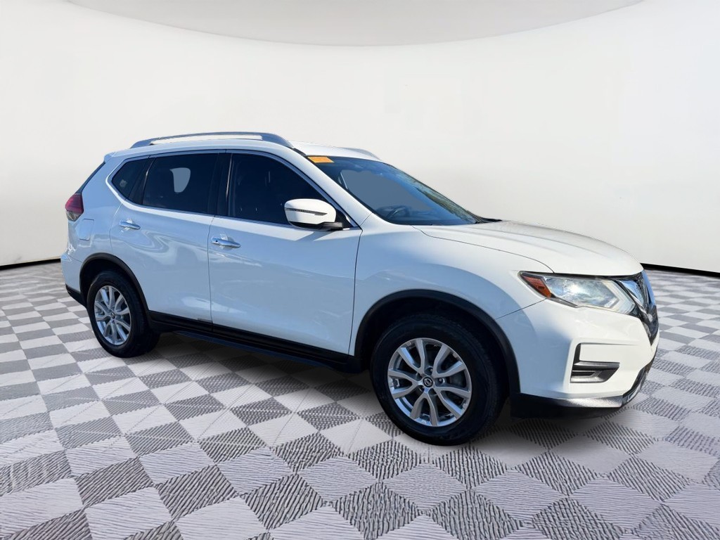 Nissan Rogue Vehicle Full-screen Gallery Image 04
