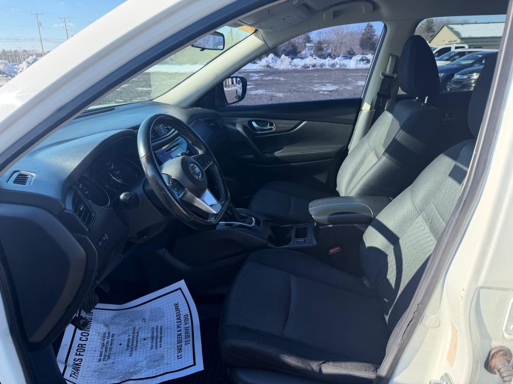 Nissan Rogue Vehicle Full-screen Gallery Image 05