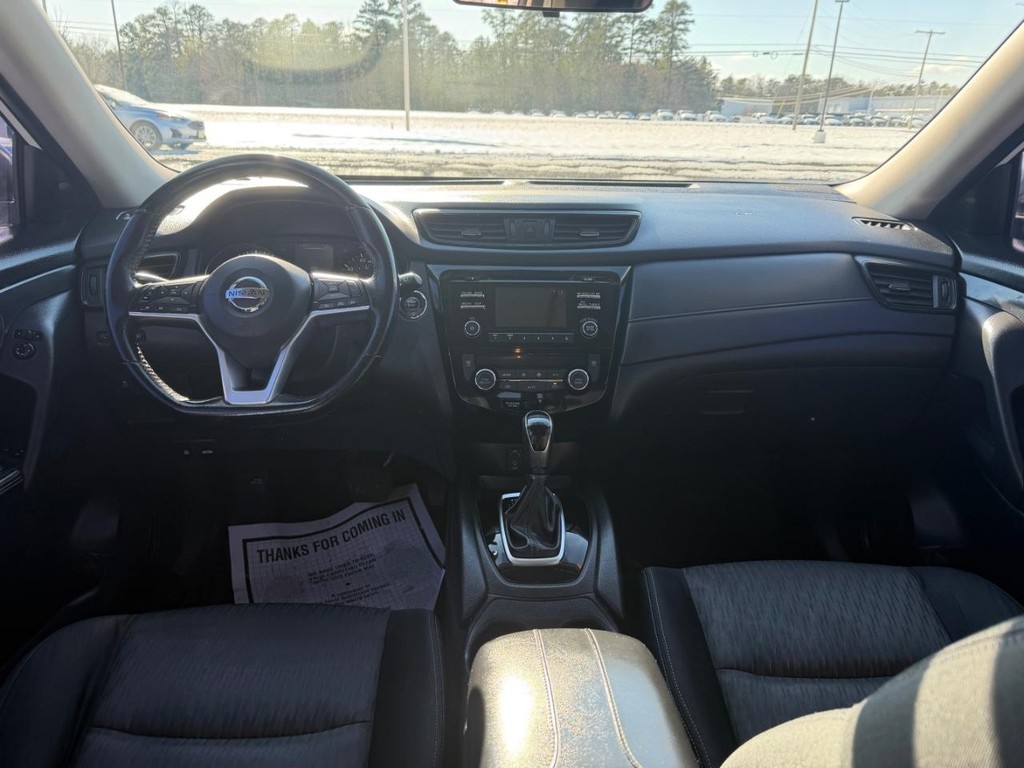 Nissan Rogue Vehicle Full-screen Gallery Image 07