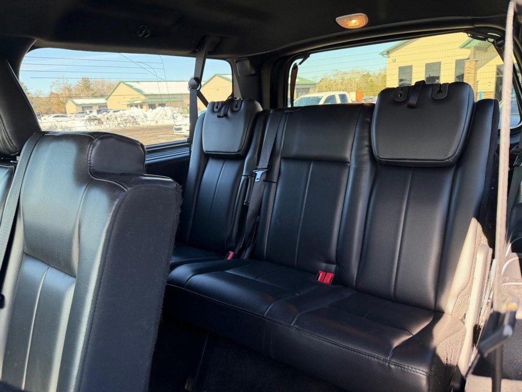 Ford Expedition EL Vehicle Full-screen Gallery Image 07