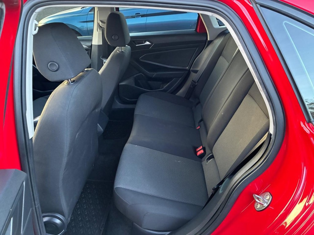 Volkswagen Jetta Vehicle Full-screen Gallery Image 06