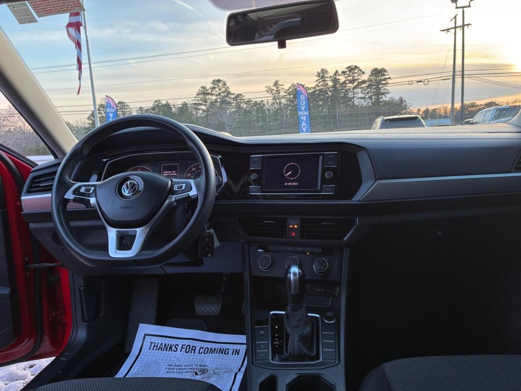 Volkswagen Jetta Vehicle Full-screen Gallery Image 07