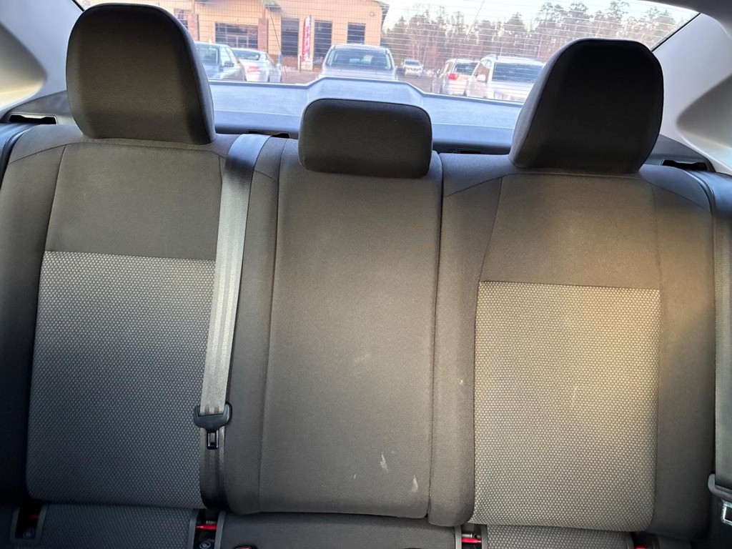 Volkswagen Jetta Vehicle Full-screen Gallery Image 08