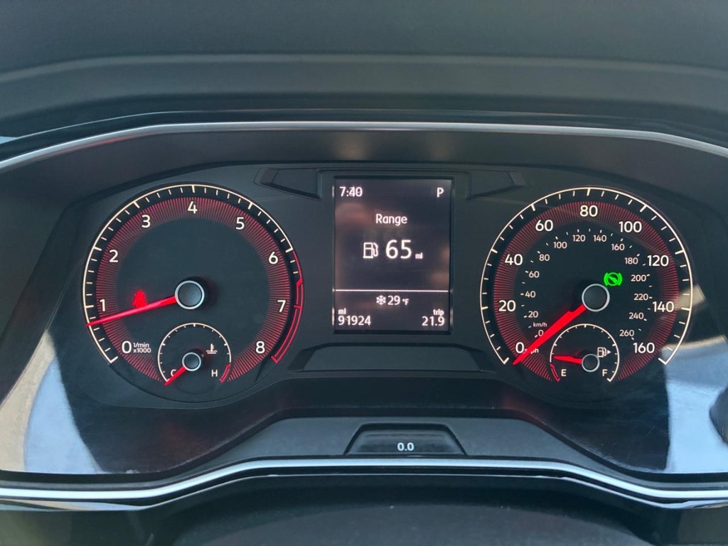 Volkswagen Jetta Vehicle Full-screen Gallery Image 10