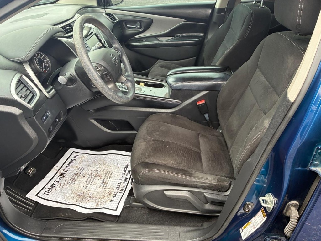 Nissan Murano Vehicle Full-screen Gallery Image 05