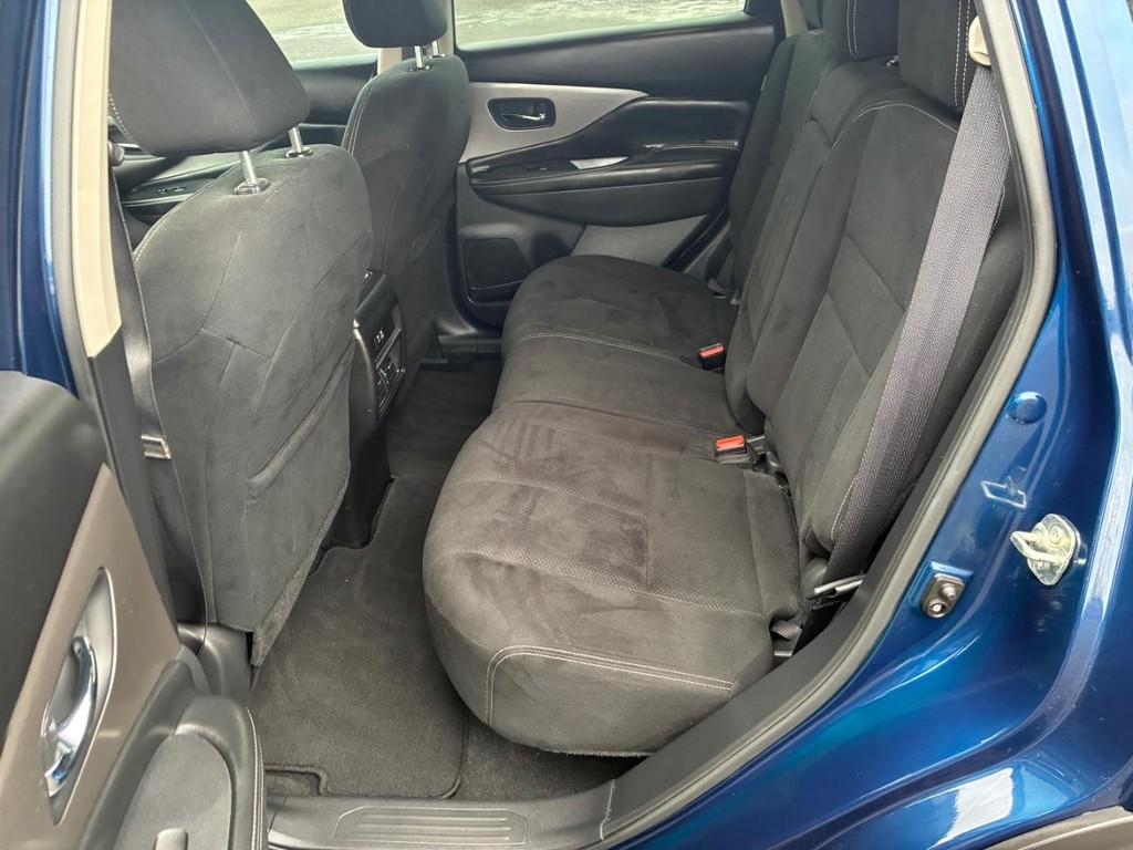 Nissan Murano Vehicle Full-screen Gallery Image 06