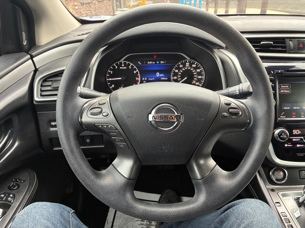 Nissan Murano Vehicle Full-screen Gallery Image 09