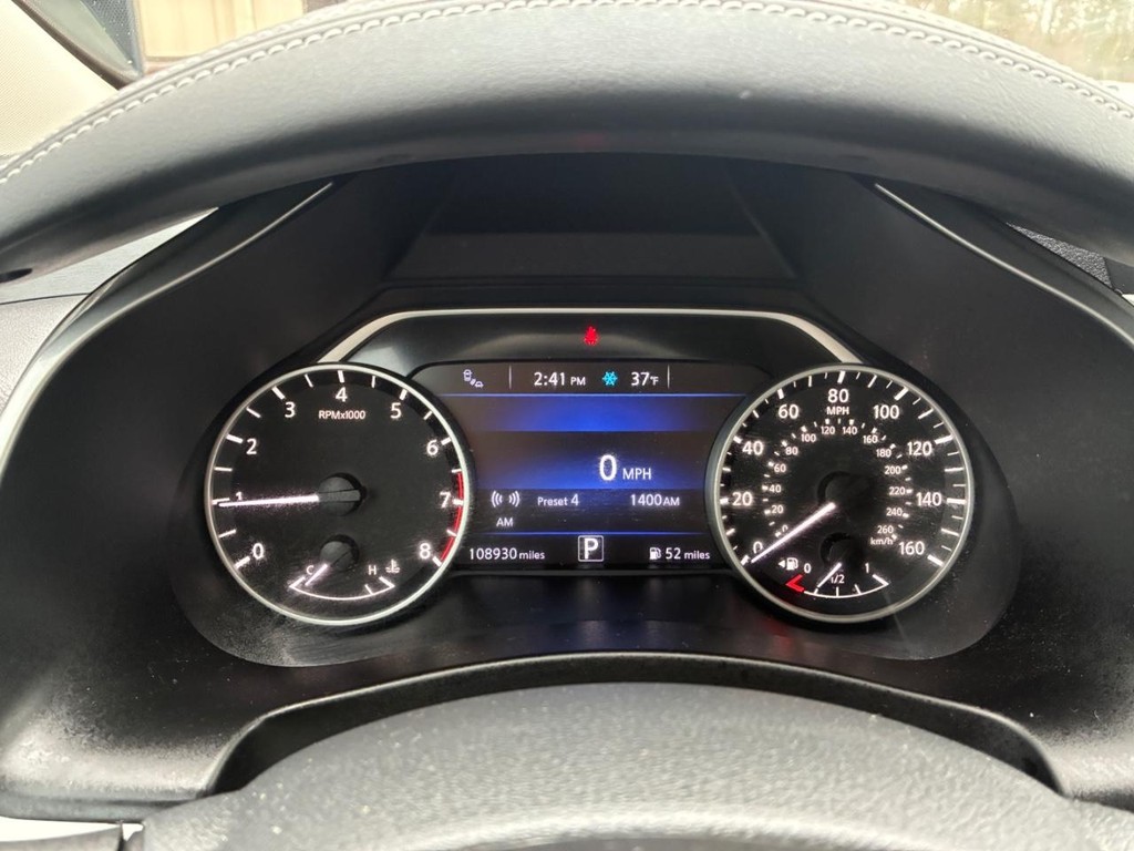 Nissan Murano Vehicle Full-screen Gallery Image 10