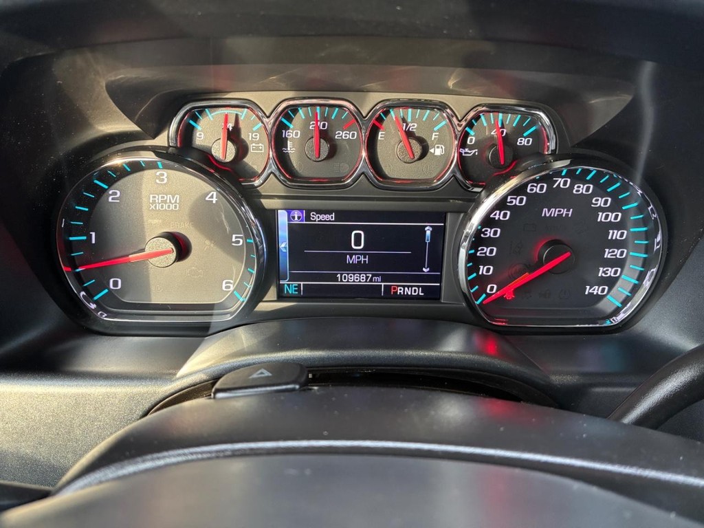 Chevrolet Silverado 1500 Vehicle Full-screen Gallery Image 09