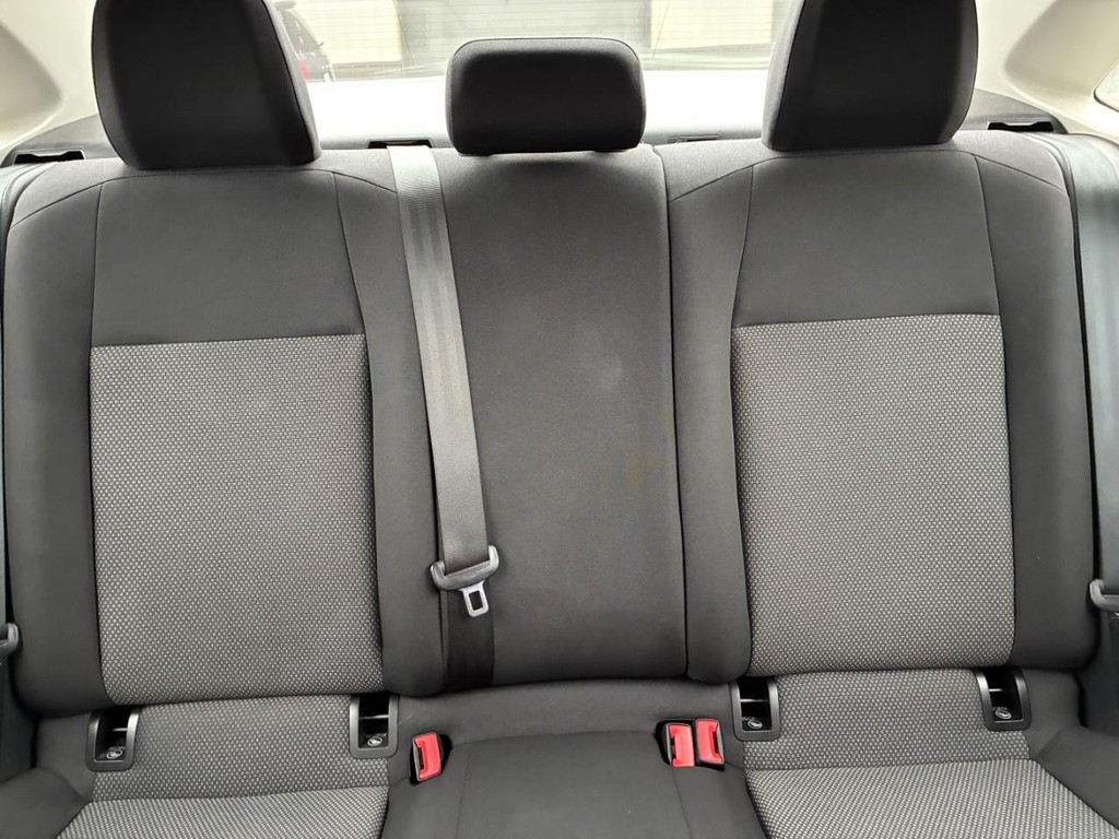 Volkswagen Jetta Vehicle Full-screen Gallery Image 08