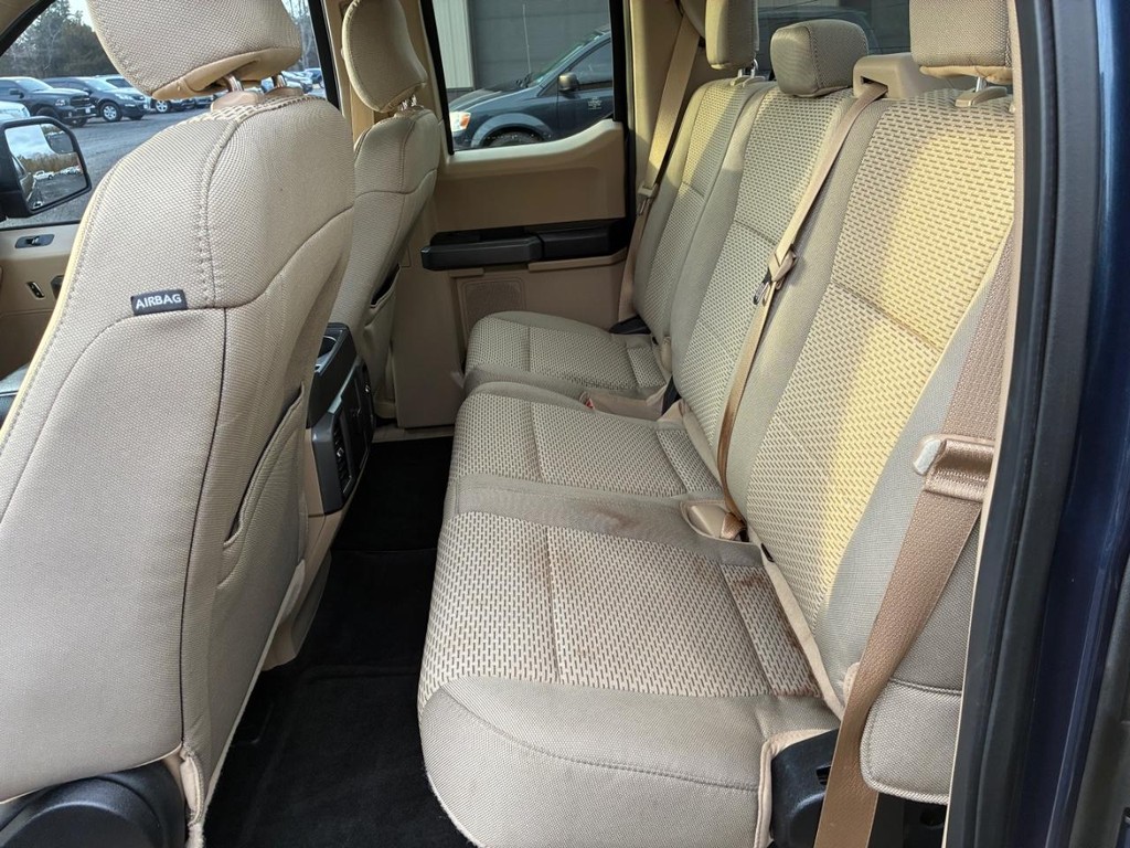 Ford F-150 Vehicle Full-screen Gallery Image 06