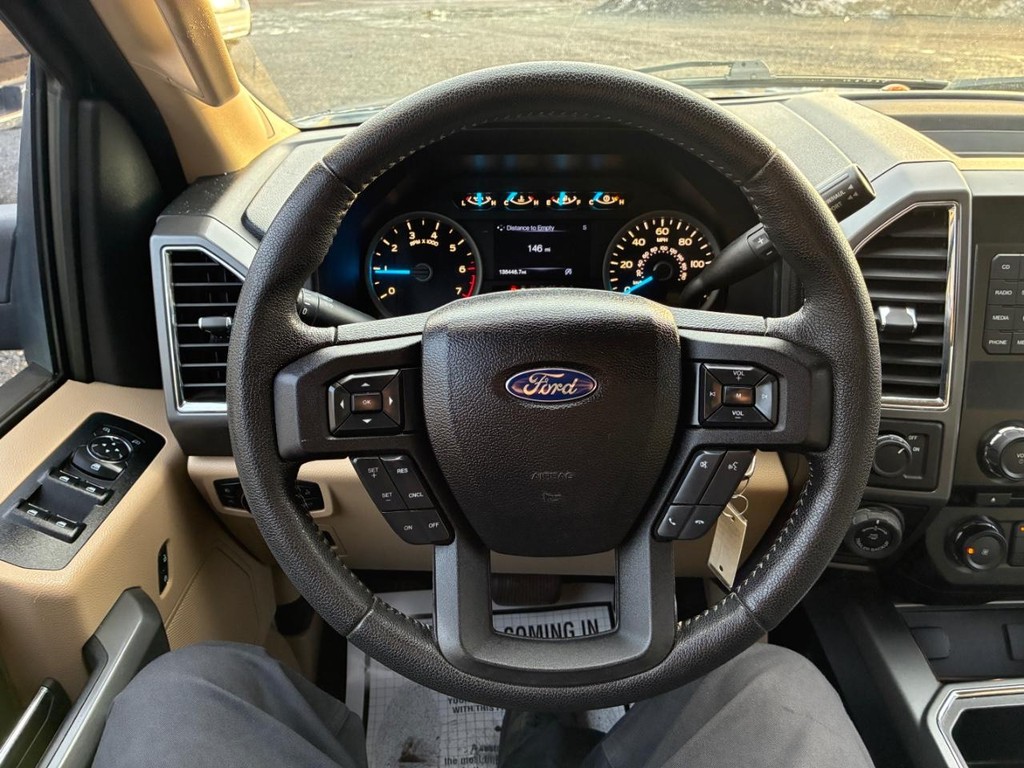 Ford F-150 Vehicle Full-screen Gallery Image 08