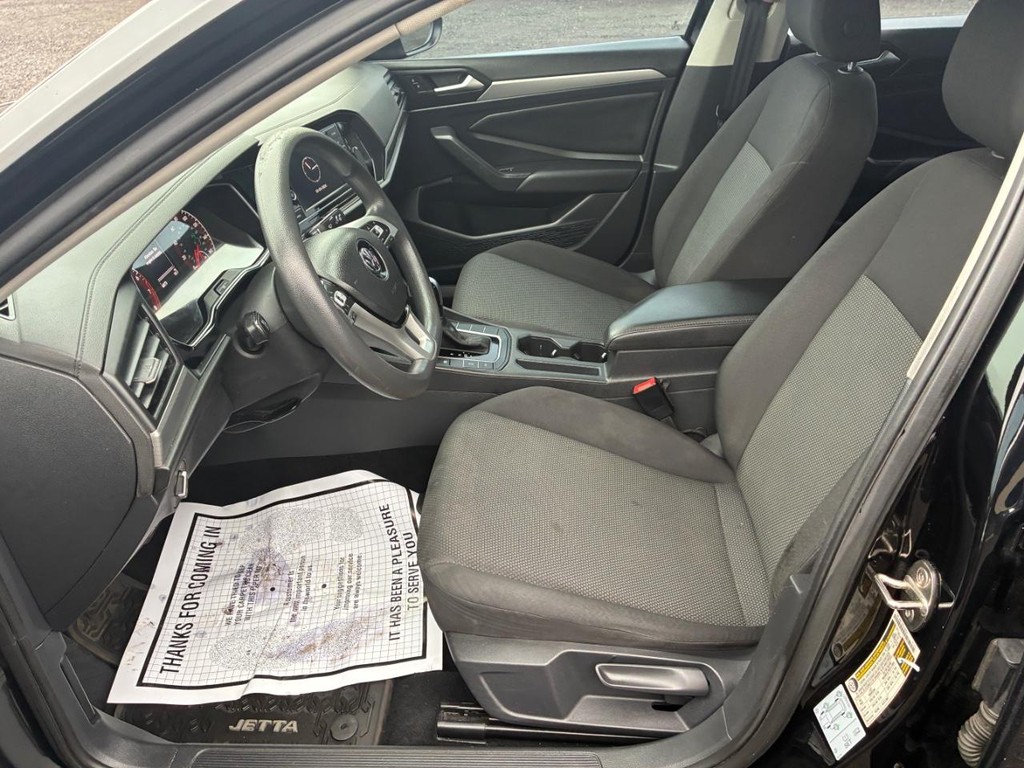 Volkswagen Jetta Vehicle Full-screen Gallery Image 05