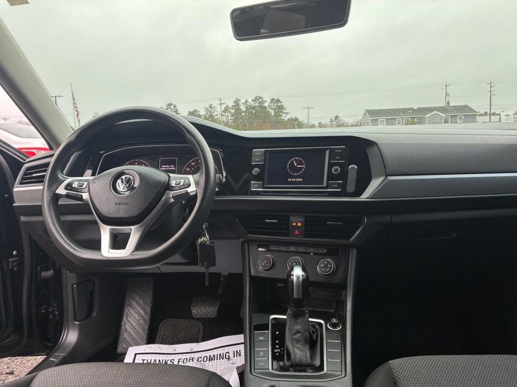 Volkswagen Jetta Vehicle Full-screen Gallery Image 07