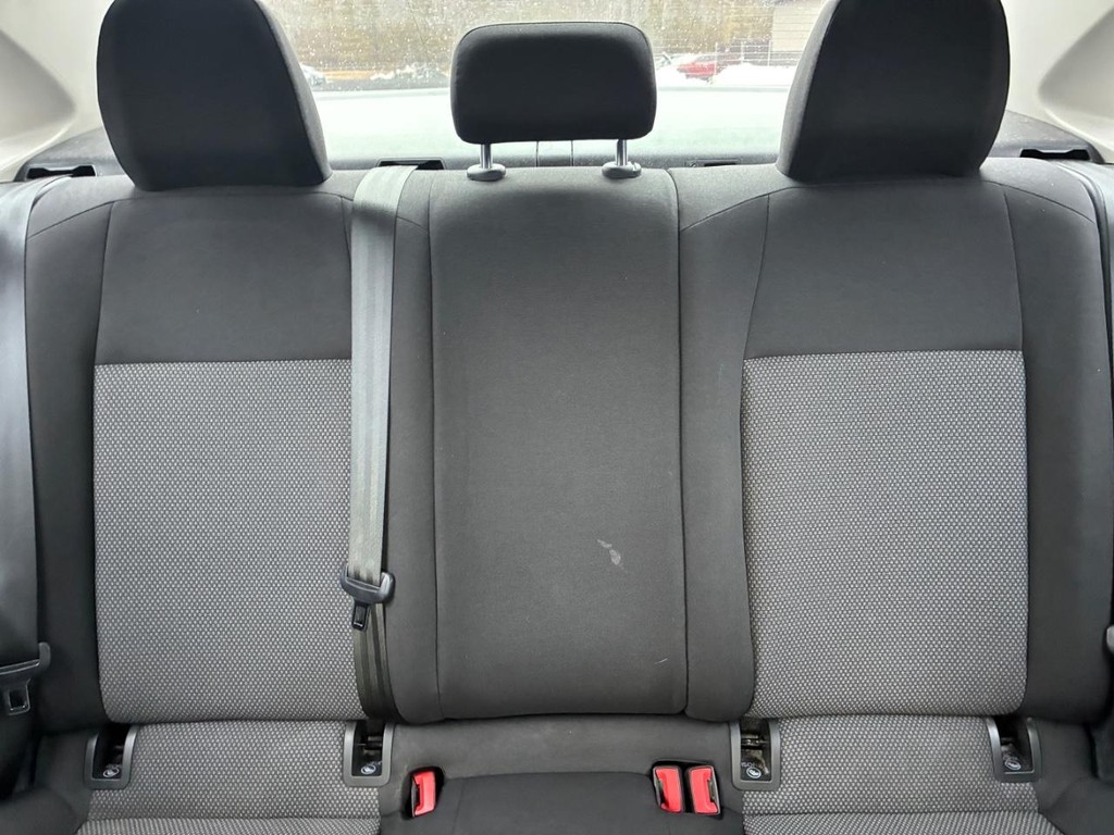 Volkswagen Jetta Vehicle Full-screen Gallery Image 08