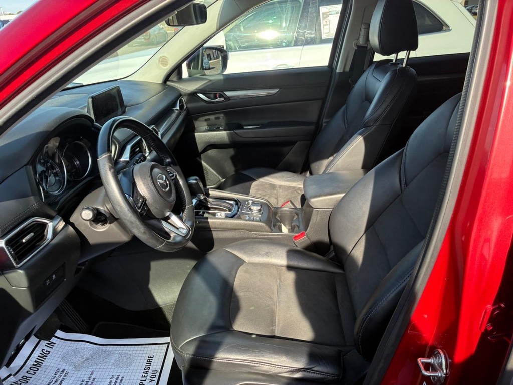 Mazda CX-5 Vehicle Full-screen Gallery Image 05