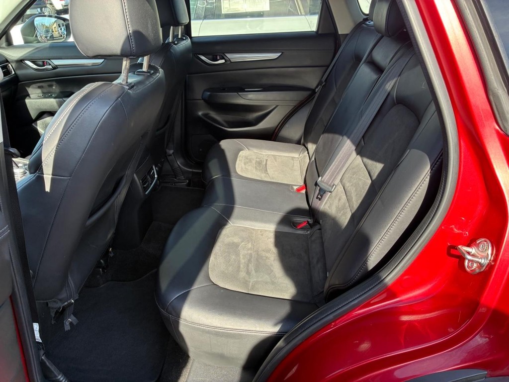 Mazda CX-5 Vehicle Full-screen Gallery Image 06