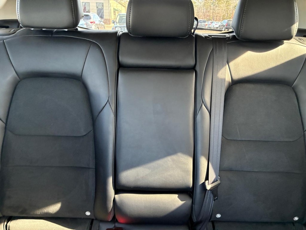 Mazda CX-5 Vehicle Full-screen Gallery Image 08