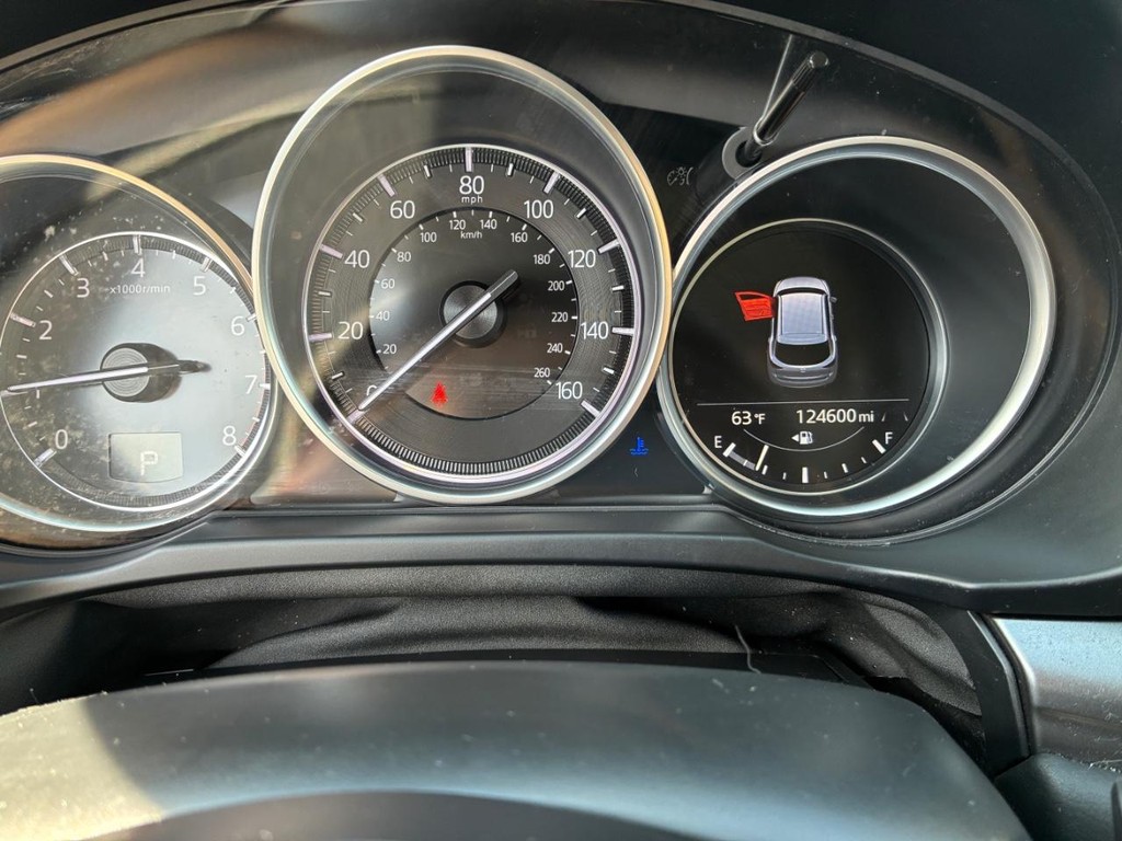 Mazda CX-5 Vehicle Full-screen Gallery Image 10