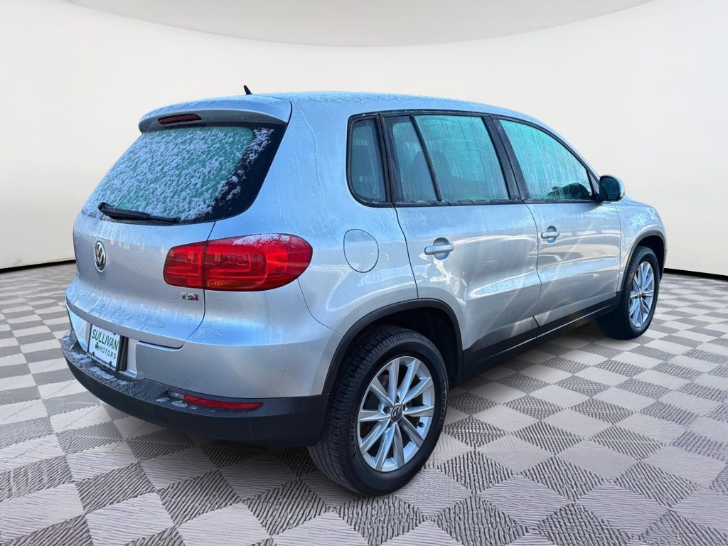 Volkswagen Tiguan Limited Vehicle Full-screen Gallery Image 03