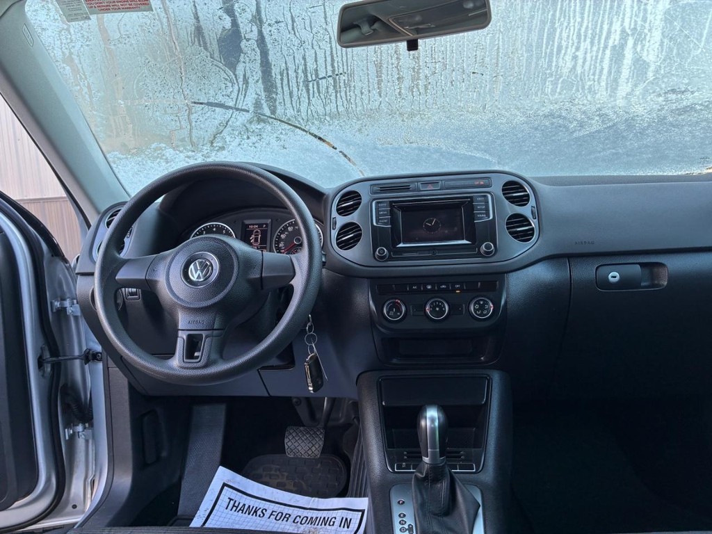 Volkswagen Tiguan Limited Vehicle Full-screen Gallery Image 07