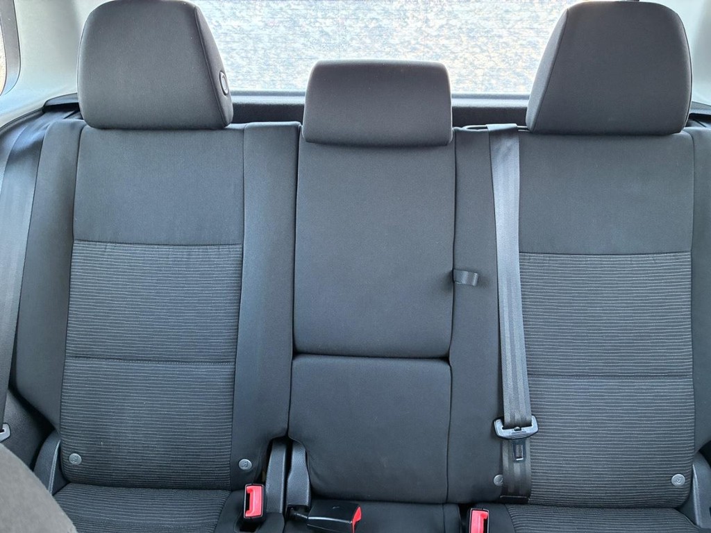 Volkswagen Tiguan Limited Vehicle Full-screen Gallery Image 08