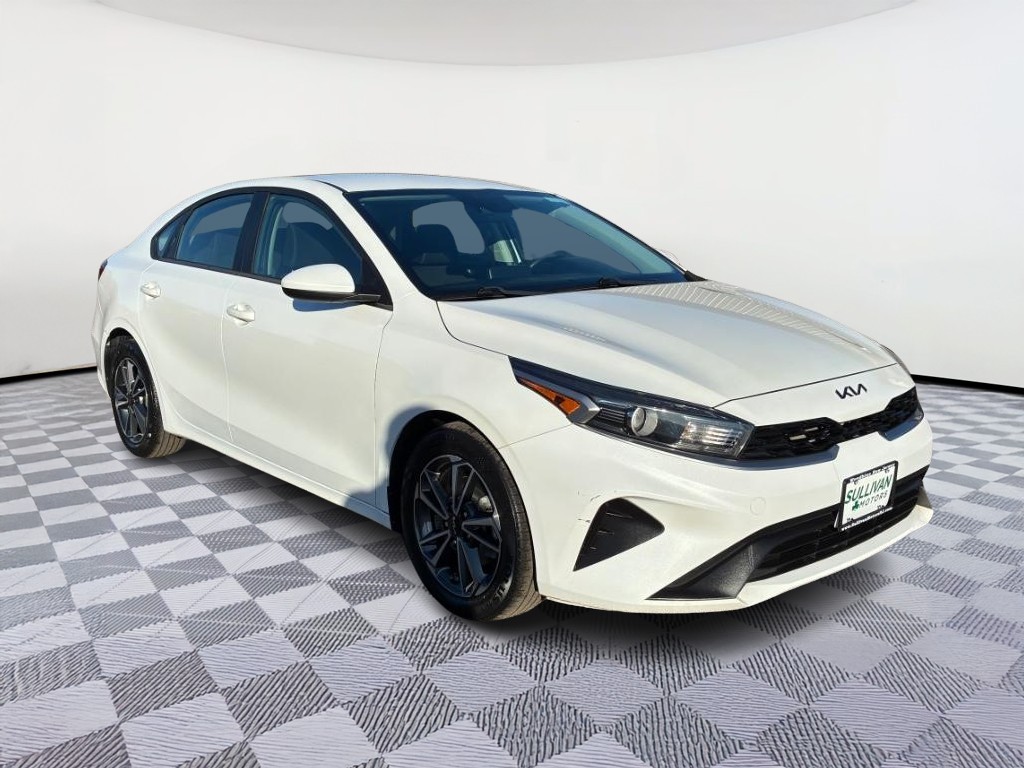 Kia Forte Vehicle Full-screen Gallery Image 04