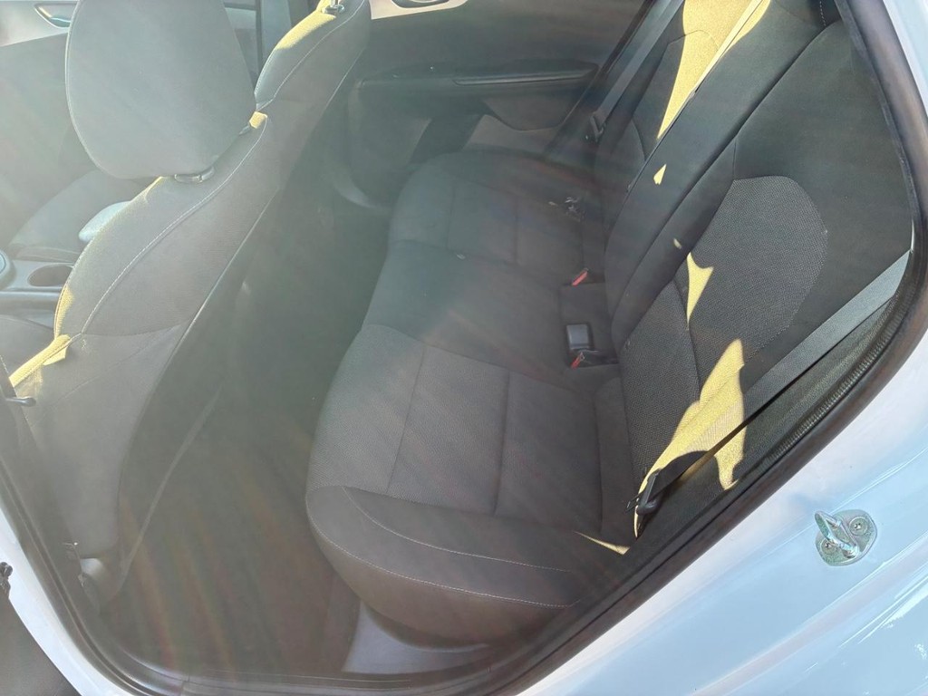 Kia Forte Vehicle Full-screen Gallery Image 06