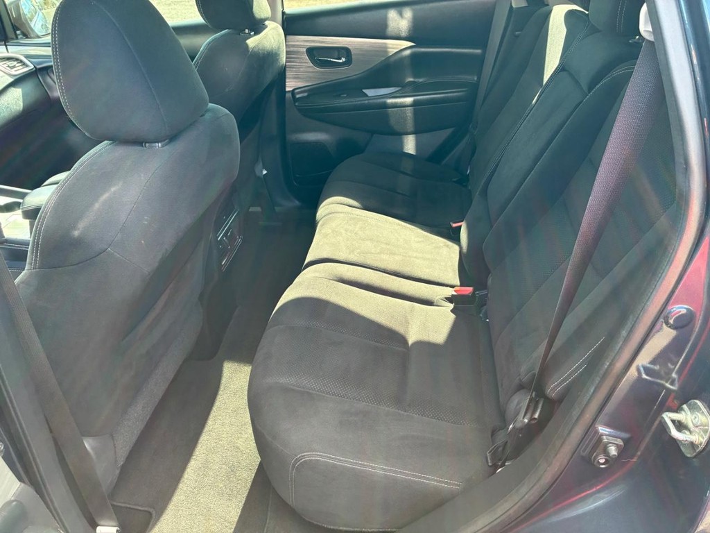 Nissan Murano Vehicle Full-screen Gallery Image 06