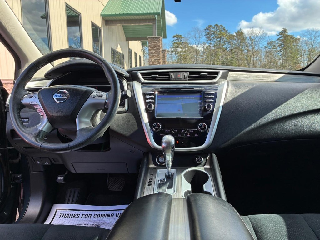 Nissan Murano Vehicle Full-screen Gallery Image 07