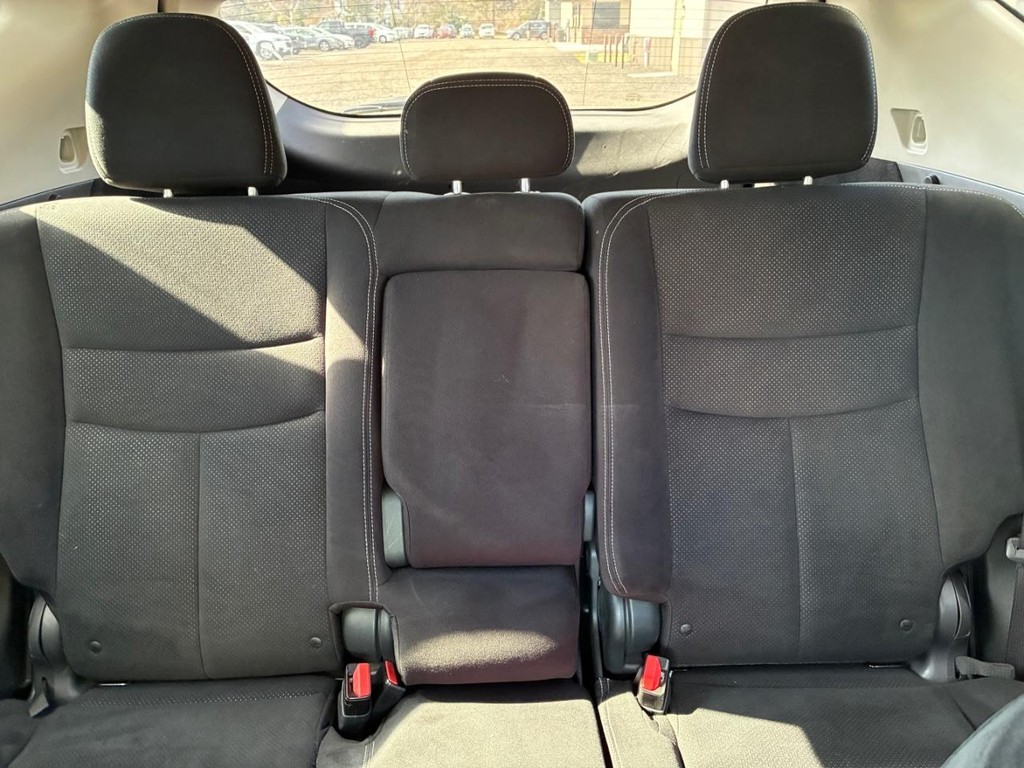 Nissan Murano Vehicle Full-screen Gallery Image 08