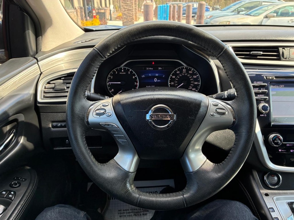 Nissan Murano Vehicle Full-screen Gallery Image 09