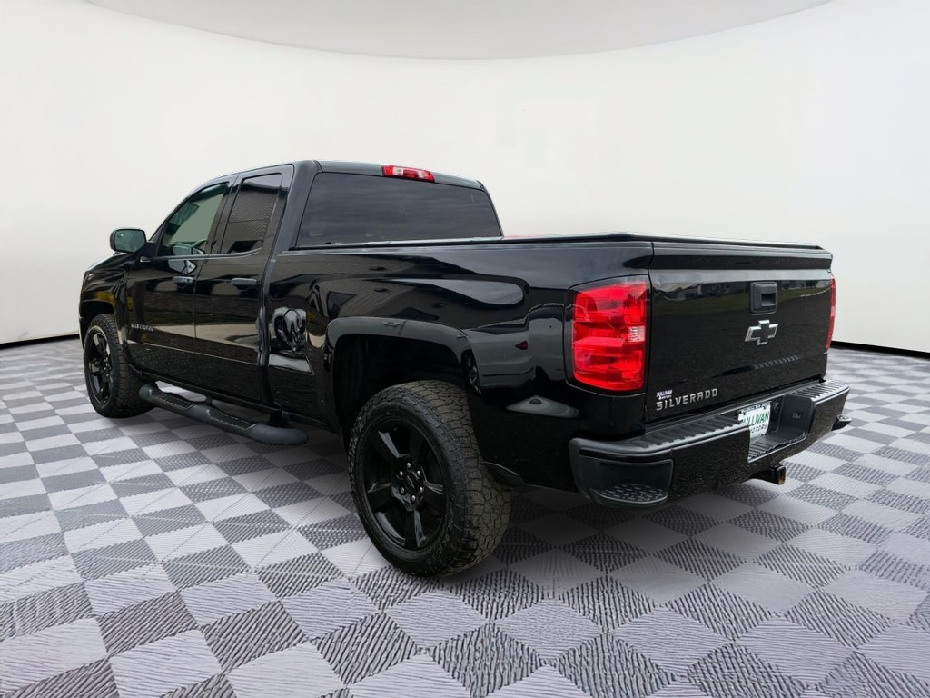 Chevrolet Silverado 1500 Vehicle Full-screen Gallery Image 02