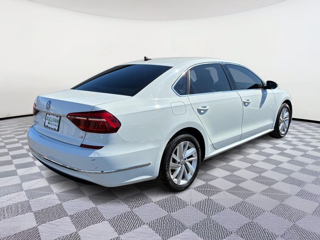 Volkswagen Passat Vehicle Full-screen Gallery Image 03