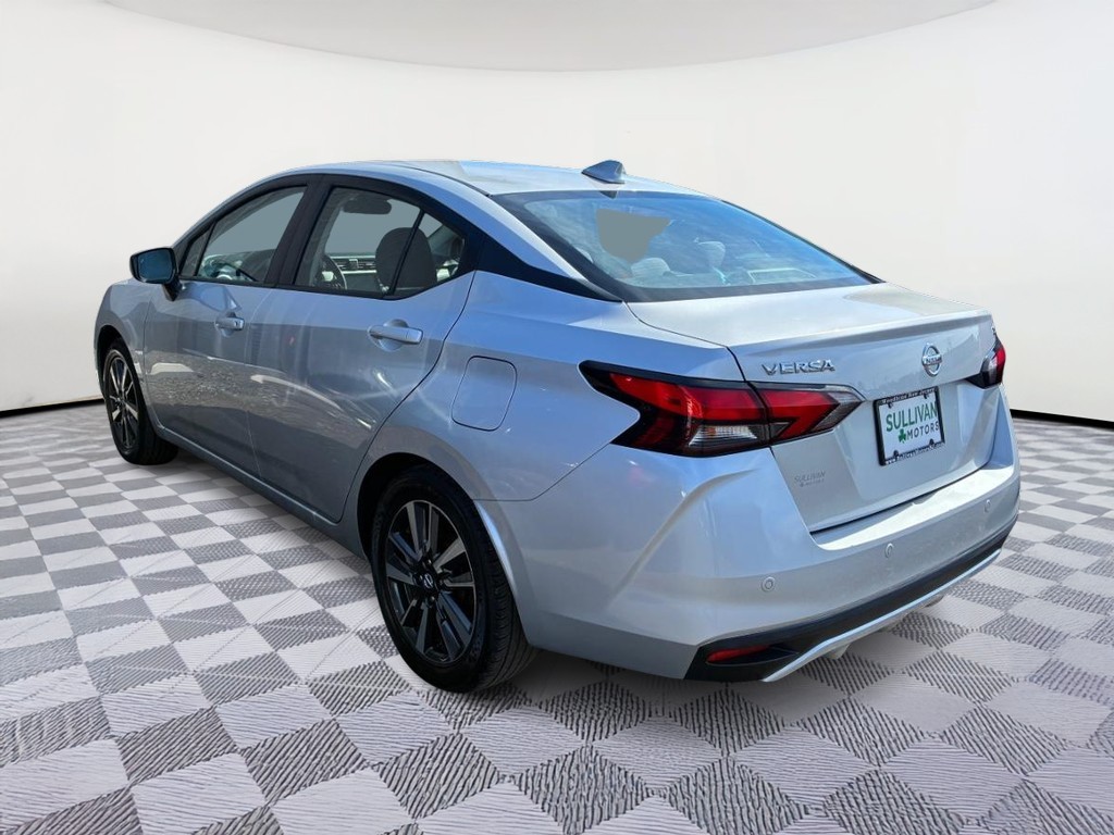 Nissan Versa Vehicle Full-screen Gallery Image 02