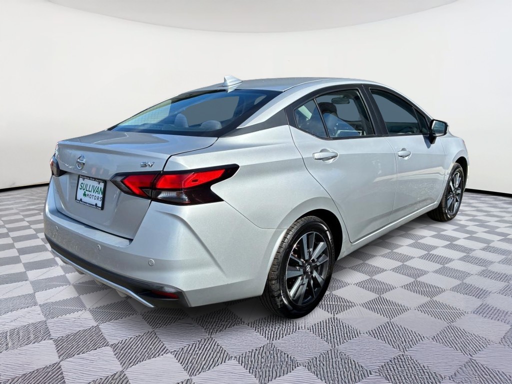 Nissan Versa Vehicle Full-screen Gallery Image 03