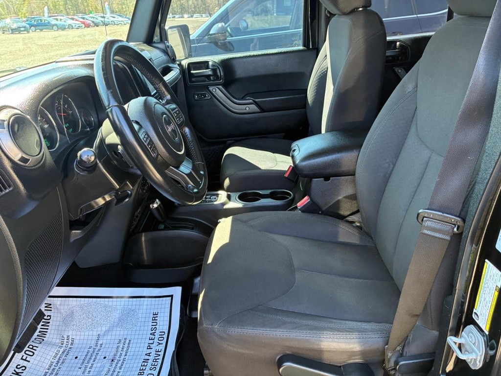 Jeep Wrangler Unlimited Vehicle Full-screen Gallery Image 05