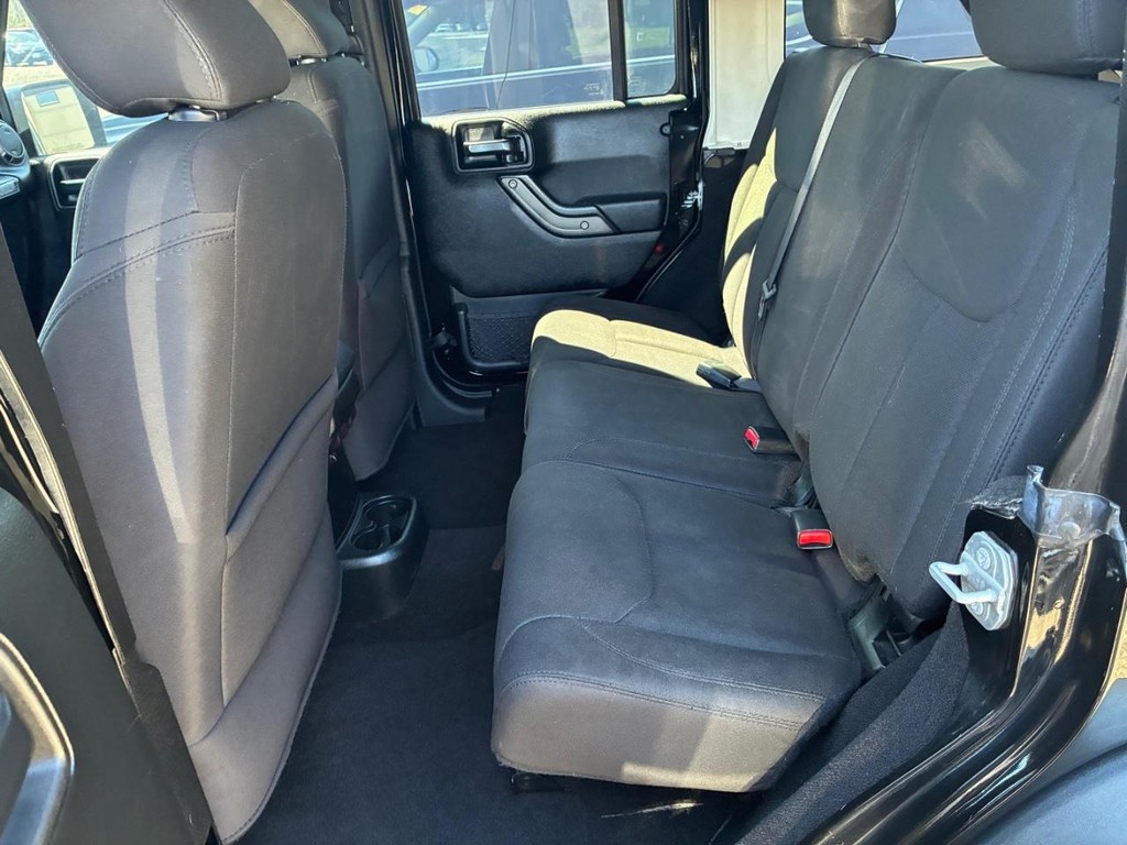 Jeep Wrangler Unlimited Vehicle Full-screen Gallery Image 06