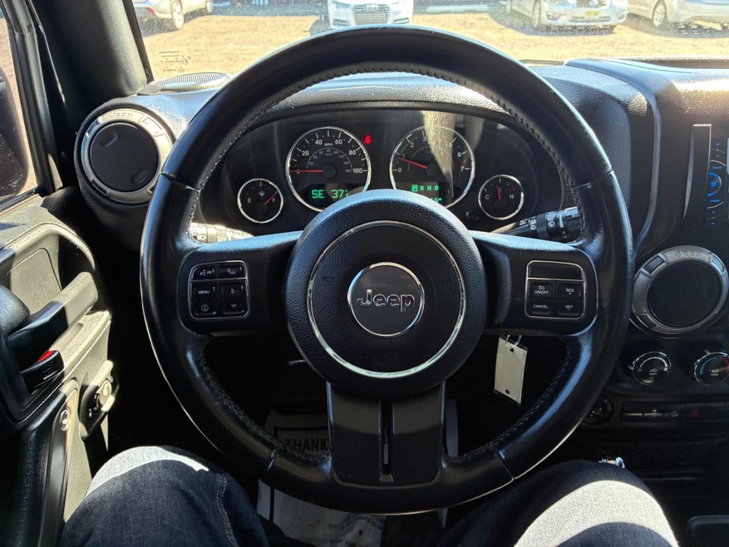 Jeep Wrangler Unlimited Vehicle Full-screen Gallery Image 09