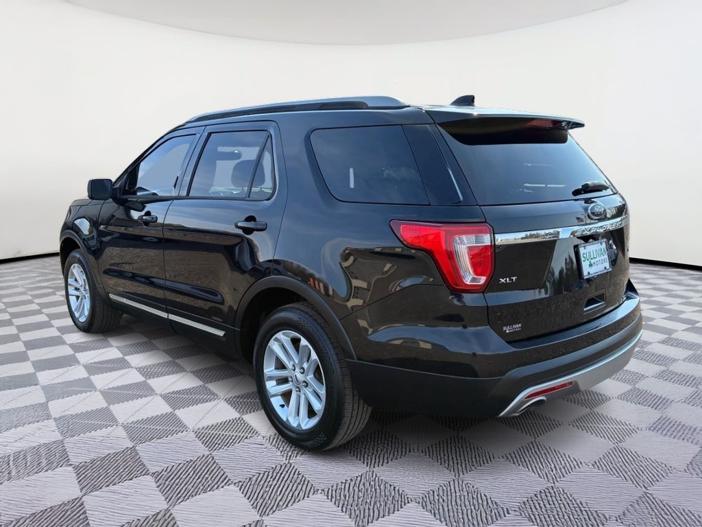 Ford Explorer Vehicle Full-screen Gallery Image 02