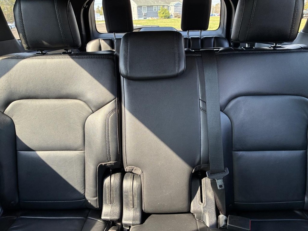 Ford Explorer Vehicle Full-screen Gallery Image 09