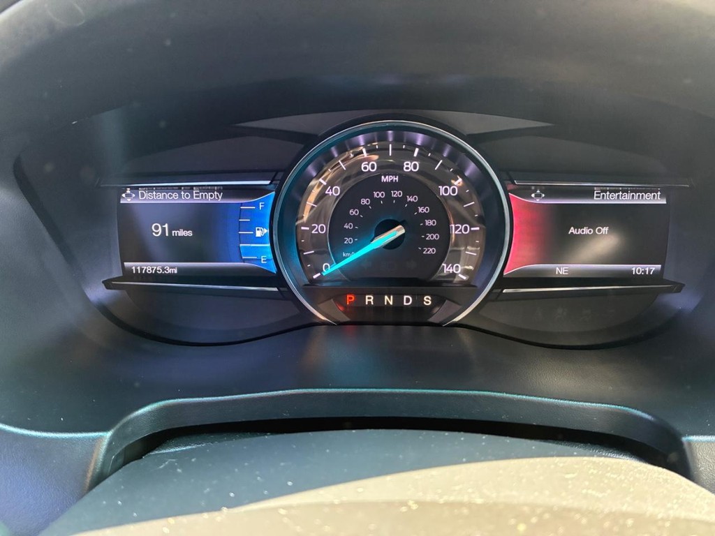 Ford Explorer Vehicle Full-screen Gallery Image 11